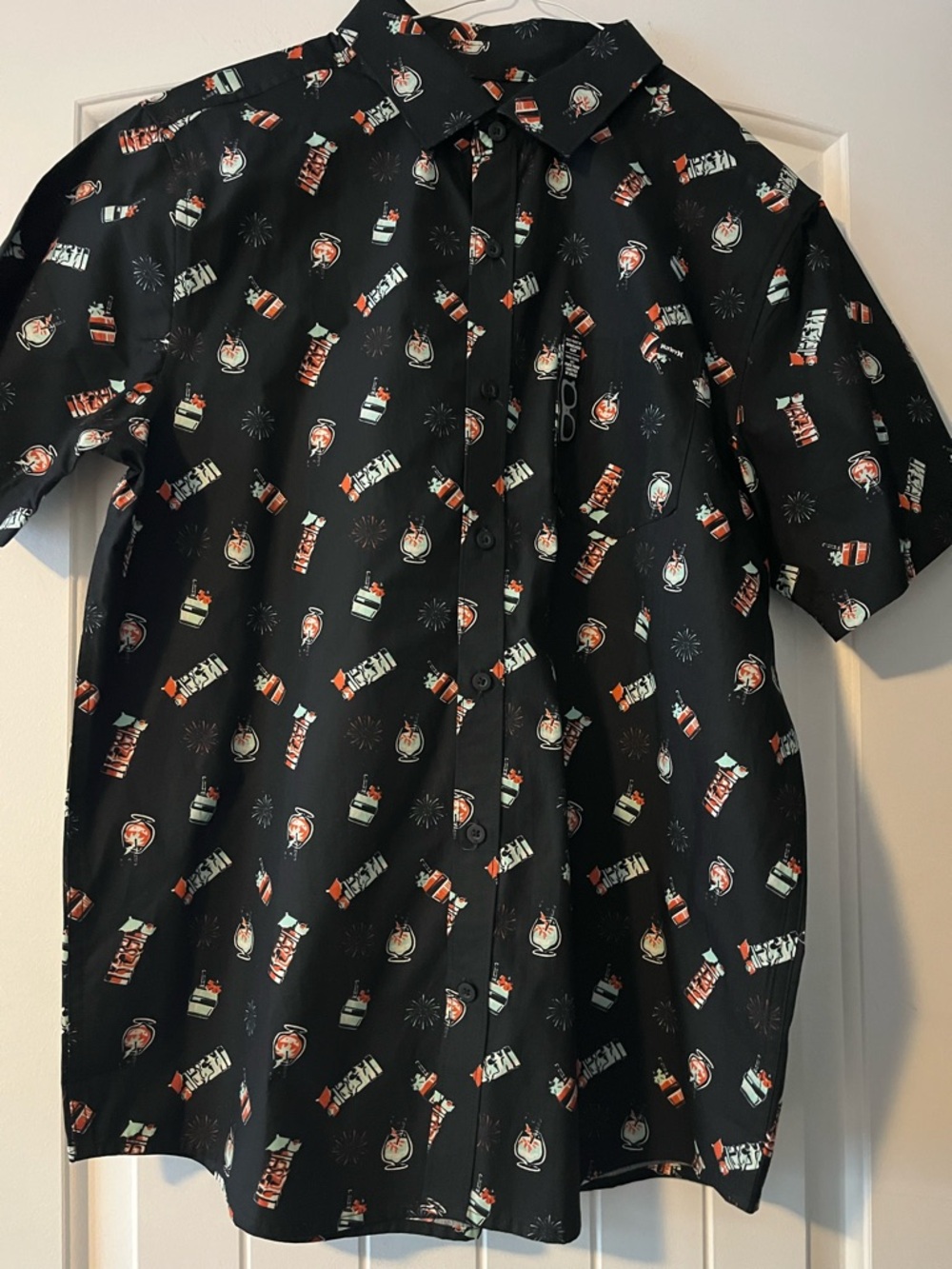 Hurley Black Short-Sleeve Button-Down Shirt with Printed Graphic Motif